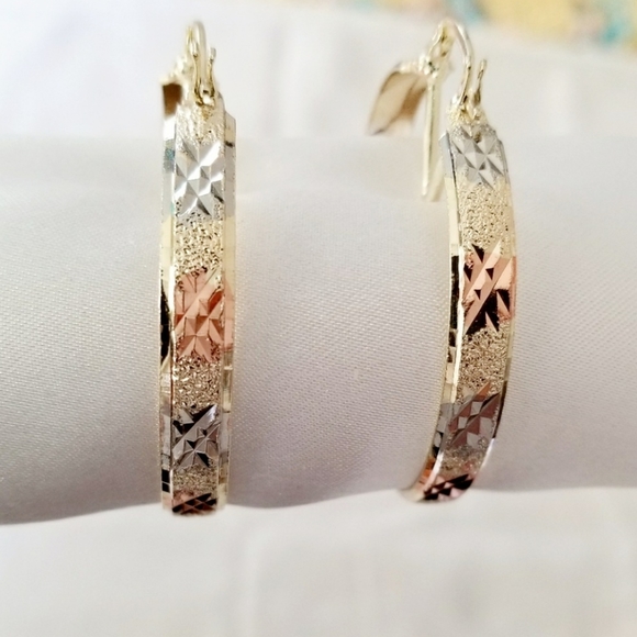 Tricolor diamond cut hoops gold overlay. New - Picture 6 of 7